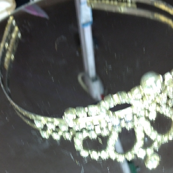 Sparkling Silver Rhinestone Tiara - Picture 4 of 8